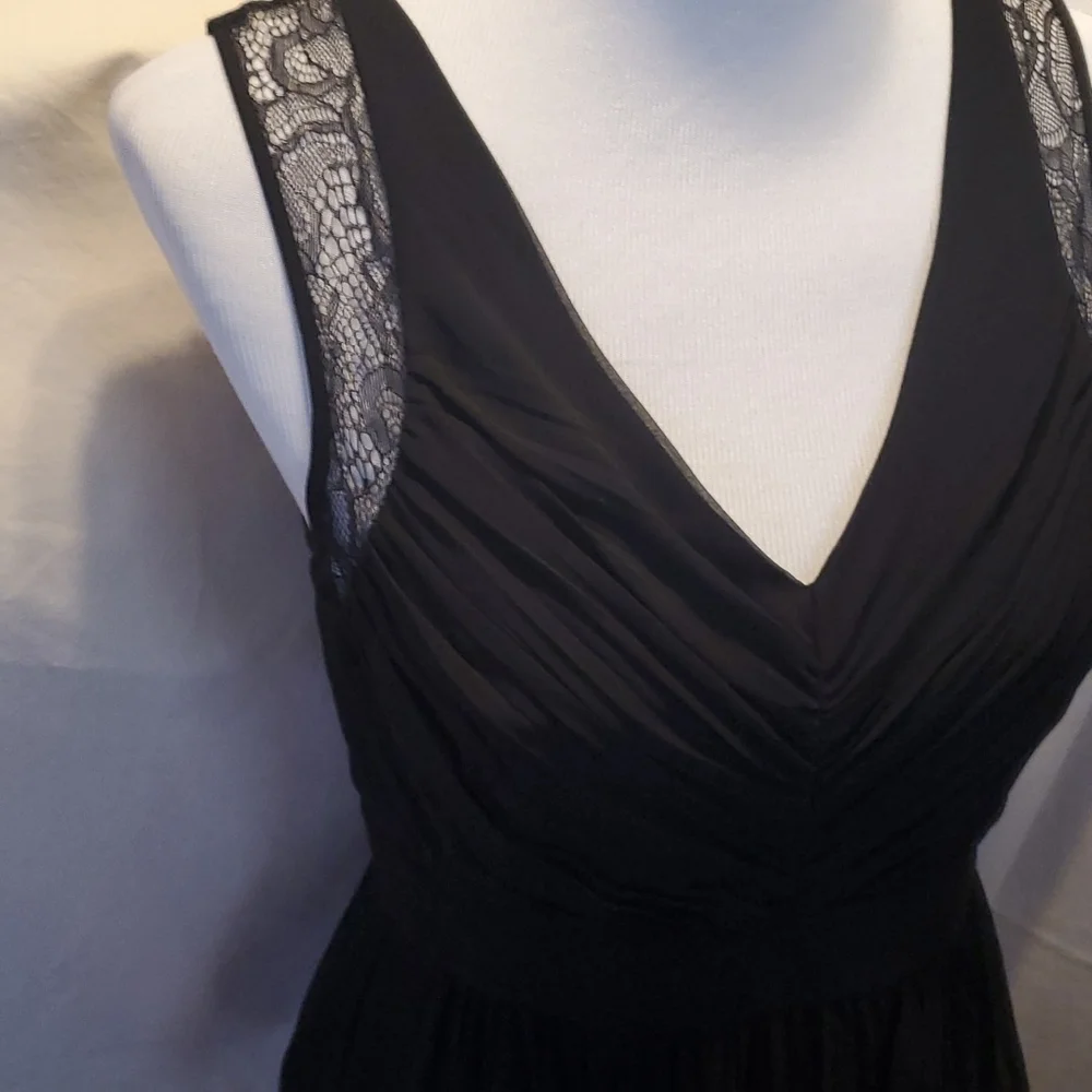 BCBGeneration Black Lace Floor Length Gown SZ 6 - Picture 3 of 11